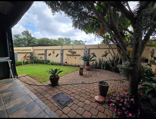 2 BEDROOM TOWNHOUSE FOR SALE IN ANNLIN